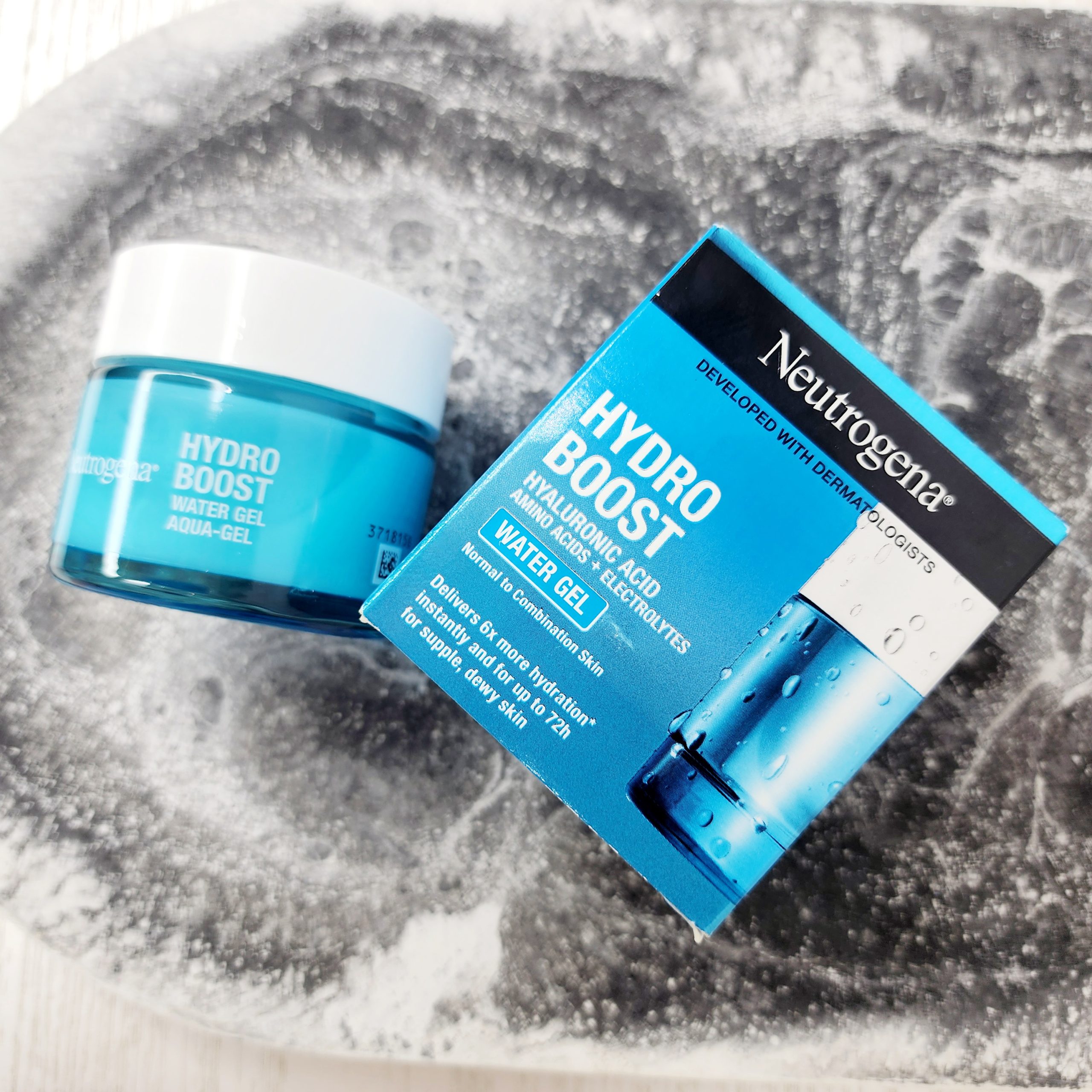 واتر ژل آبرسان هیدرو بوست هیالورونیک اسید نوتروژینا