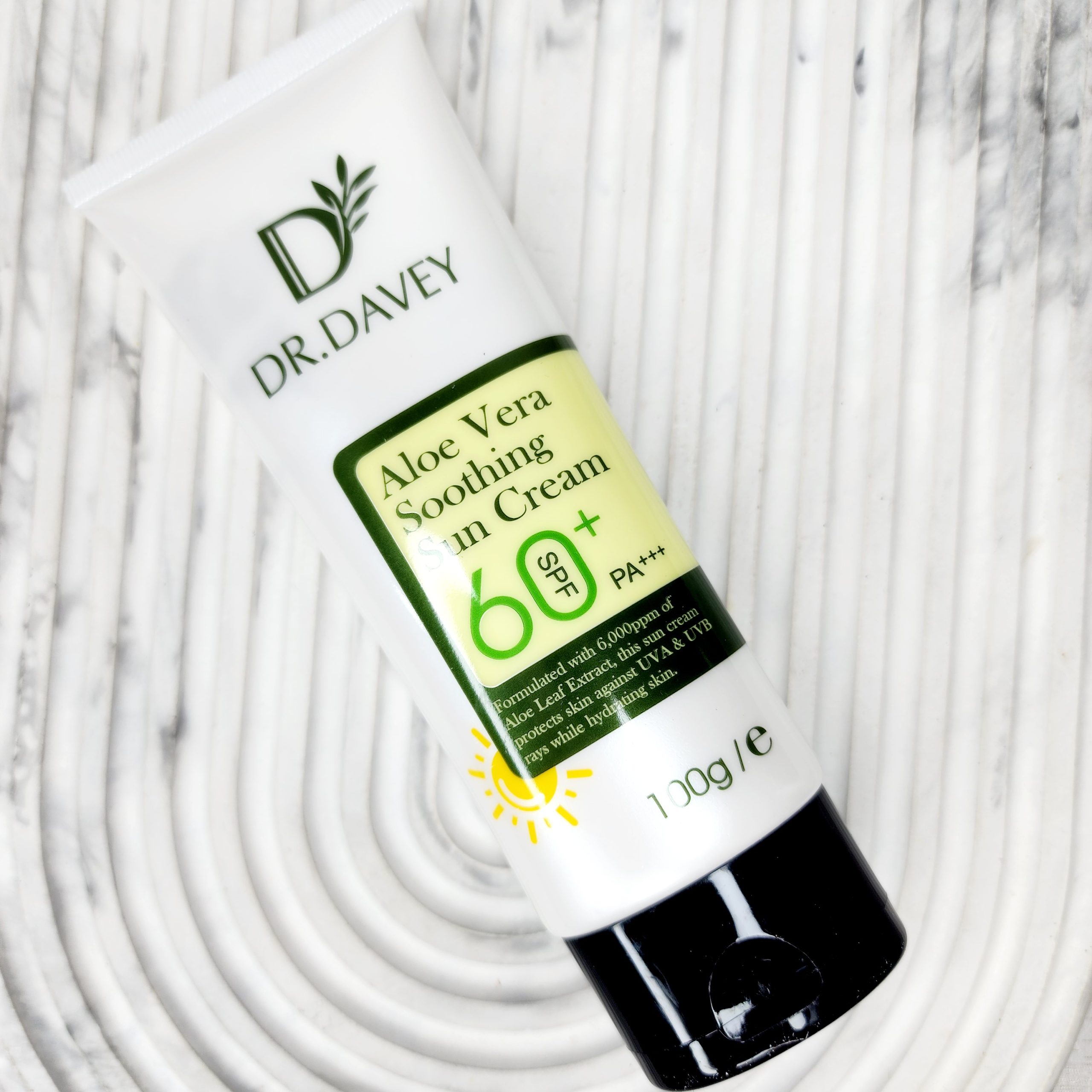 کرم ضد آفتاب دکتر دیوی حاوی آلوئه ورا SPF 60 آبرسان و ترمیم کننده