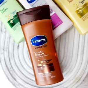 لوسیون بدن وازلین مدل Cocoa Radiant