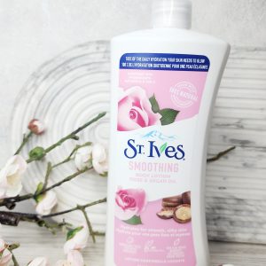 لوسیون بدن سنت ایوز ST.lves مدل smoothing حاوی عصاره گل رز و روغن آرگان حجم 621 میل